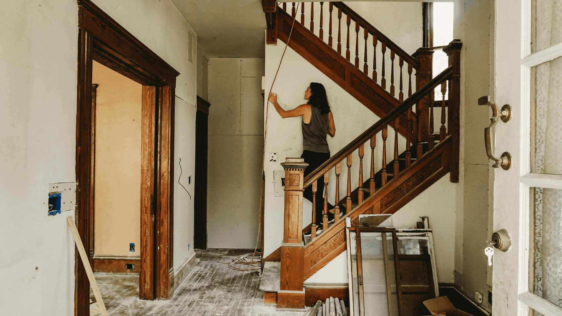 Escalier bois massif rénové — Manufactura, Paris XVI