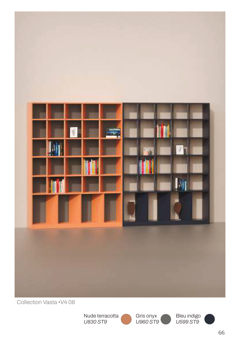 Bibliothèque Vasta sur mesure utilisée comme séparation d'espace