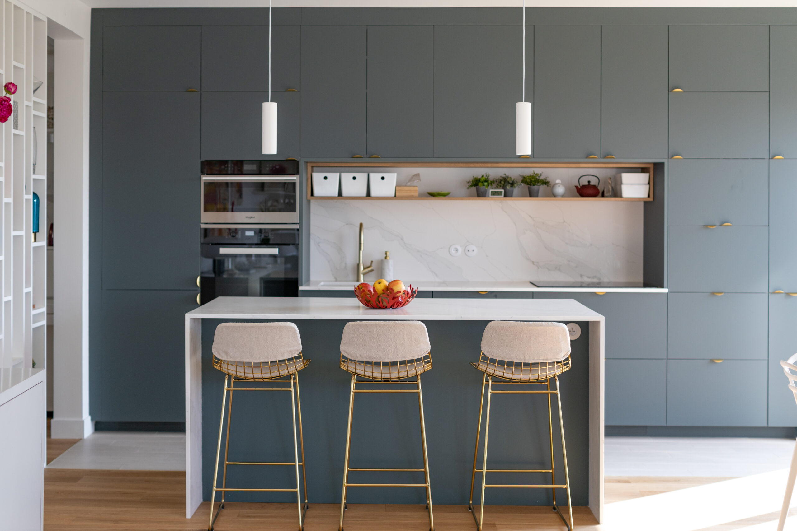 Détail façades FENIX 0750 Verde Comodoro — cuisine sur mesure Manufactura