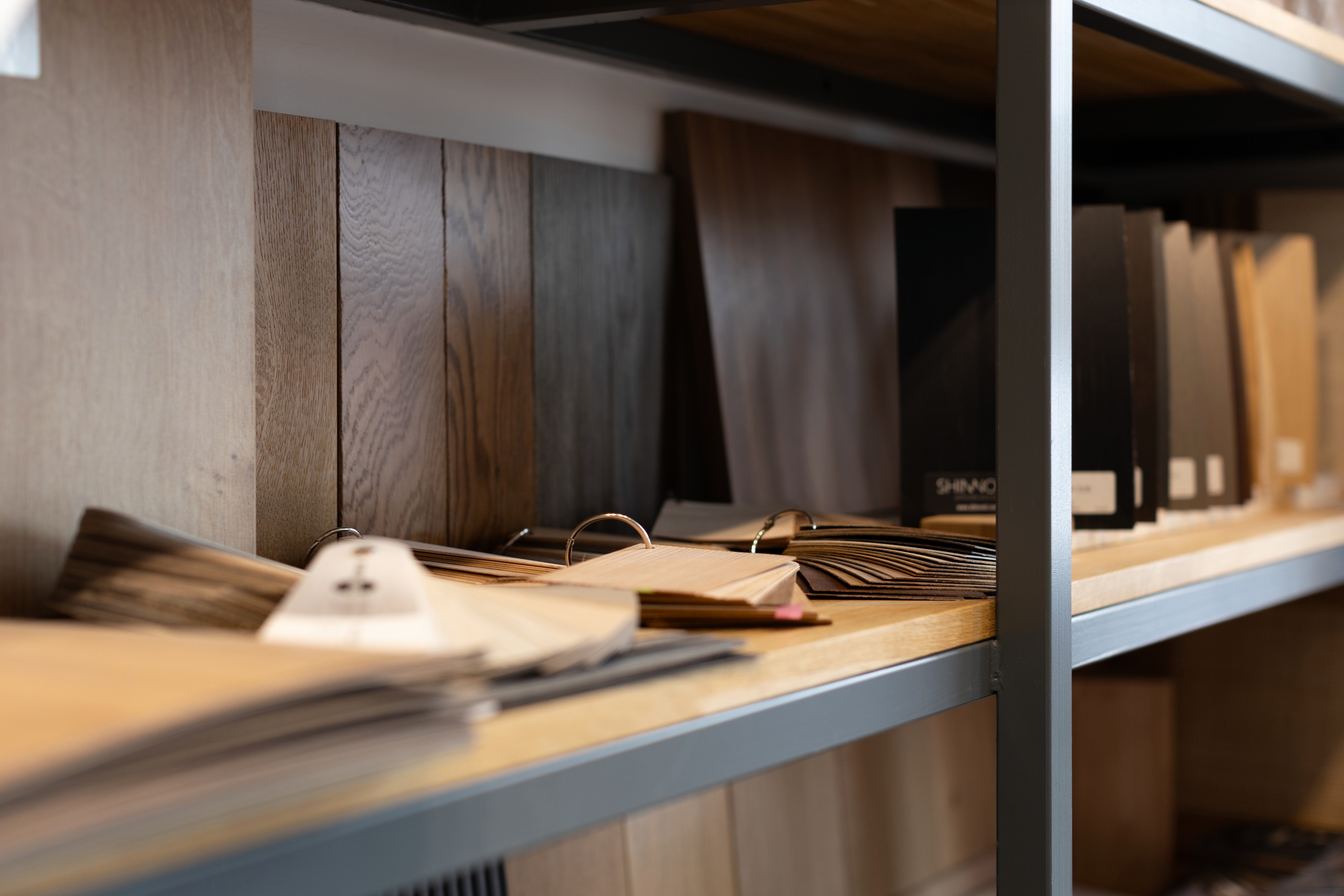 Matériauthèque Manufactura à Paris 15e — sélection de panneaux et placages bois pour l'agencement sur mesure